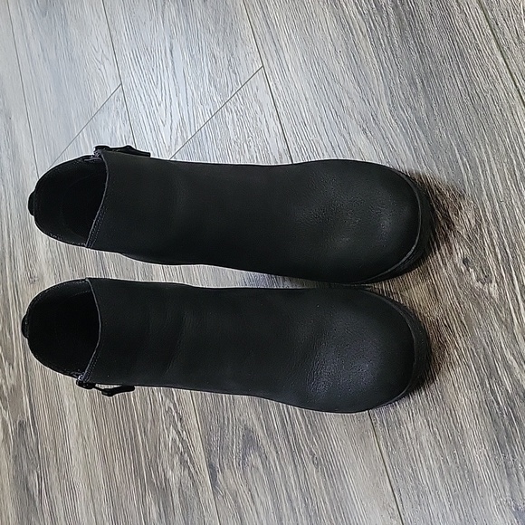 Like New Timberland Suede Boots - Picture 5 of 5